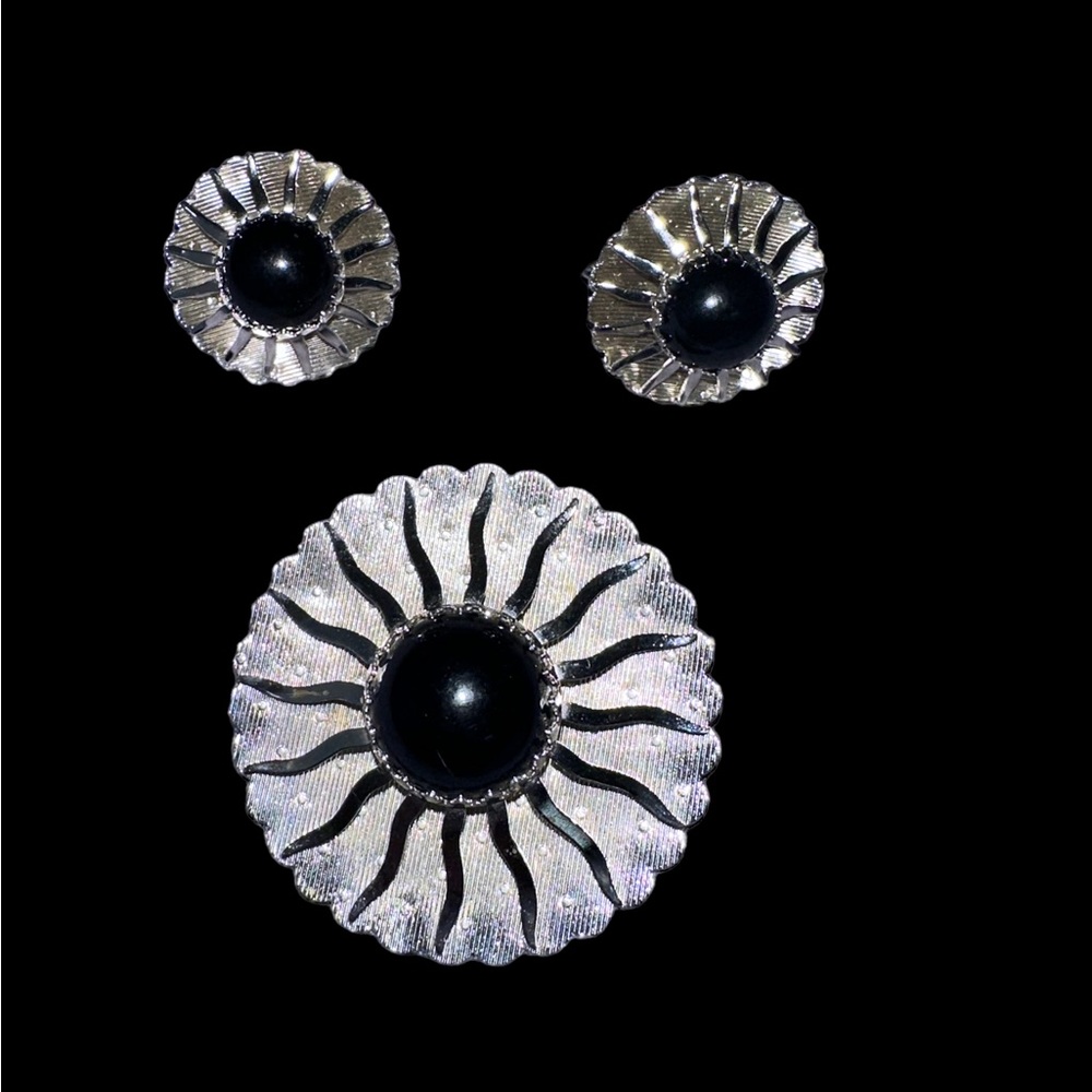Sarah Coventry Silver Tone and black sunburst 50-60s era brooch and clip earring